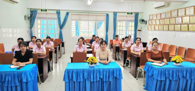 SÁNG 18/7/2025, CÁN BỘ, GIÁO VIÊN TRƯỜNG MẦM NON HÒA PHÚ TÍCH CỰC THAM GIA BỒI DƯỠNG LÝ LUẬN CHÍNH TRỊ HÈ 2025