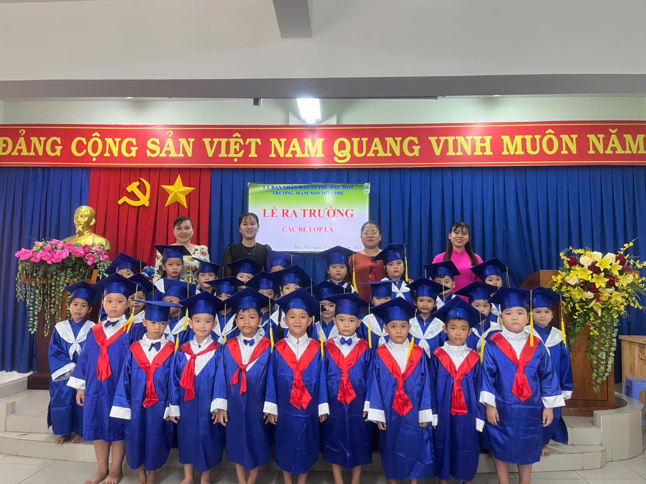 RỘN RÀNG "LỄ RA TRƯỜNG" CỦA BÉ LỚP LÁ